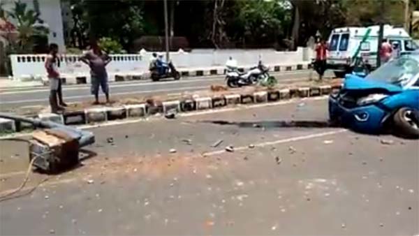 ವೇಗದ ಚಾಲನೆ ವೇಳೆ ವಿದ್ಯುತ್ ಕಂಬಕ್ಕೆ ಡಿಕ್ಕಿ ಹೊಡೆದ ಟಾಟಾ ನೆಕ್ಸಾನ್...