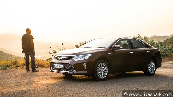 ಟೈರ್ ಬಸ್ಟ್‌- ಲಾರಿಗೆ ಡಿಕ್ಕಿ ಹೊಡೆದ ಫೋರ್ಡ್ ಇಕೋ ಸ್ಪೋರ್ಟ್