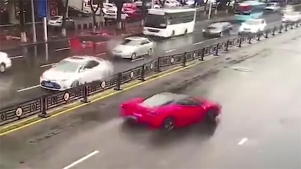 ಹೈ ಸ್ಪೀಡ್‌ನಲ್ಲಿದ್ದ ಫೆರಾರಿ ಕಾರಿನಿಂದ ನಡೆಯಿತು ಅವಾಂತರ