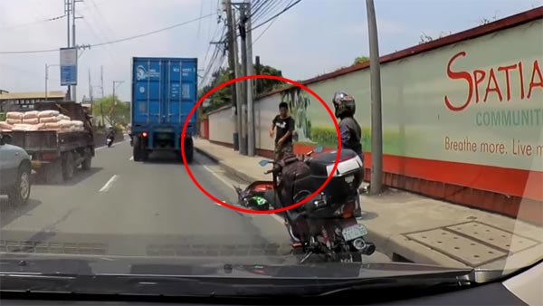 ಒಂದು ಬಾರಿ ಈ ವಿಡಿಯೋ ನೋಡಿ.. ಹೆಲ್ಮೆಟ್‍‍ನ ಮೌಲ್ಯ ಏನು ಅಂತ ನಿಮಗೇ ತಿಳಿಯುತ್ತೆ..