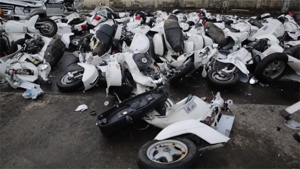 ಕಳ್ಳಸಾಗಾಣಿಕೆಯಲ್ಲಿ ಸಿಕ್ಕಿಬಿದ್ದ 43 ಕೋಟಿ ಮೌಲ್ಯದ 122 ಬೈಕ್‌ಗಳು ಪೀಸ್ ಪೀಸ್..