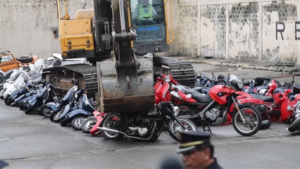 ಕಳ್ಳಸಾಗಾಣಿಕೆಯಲ್ಲಿ ಸಿಕ್ಕಿಬಿದ್ದ 43 ಕೋಟಿ ಮೌಲ್ಯದ 122 ಬೈಕ್‌ಗಳು ಪೀಸ್ ಪೀಸ್..