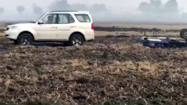 ಐಷಾರಾಮಿ ಕಾರುಗಳನ್ನೆ ಟ್ರ್ಯಾಕ್ಟರ್‍‍ಗಳನ್ನಾಗಿ ಪರಿವರ್ತಿಸಿದ ರೈತರು..!!