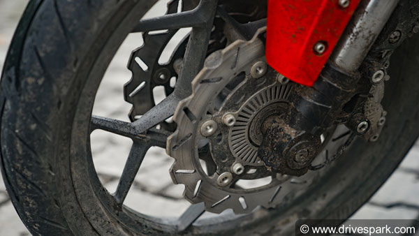 ಬೈಕ್‌ಗಳಲ್ಲಿ ಡ್ರಮ್ ಬ್ರೇಕ್‍‍ಗಳಿಗಿಂತ ಡಿಸ್ಕ್ ಬ್ರೇಕ್‍ ಏಕೆ ಉತ್ತಮ ಗೊತ್ತಾ..?