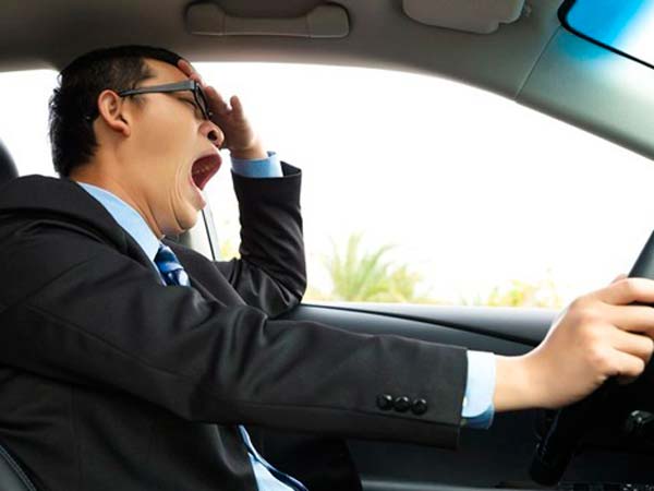 ಡ್ರೈವಿಂಗ್ ವೇಳೆ ನಿದ್ರಿಸುವೀರಾ? ಕಾದಿದೆ ಅಪಾಯ ಹುಷಾರ್..!!