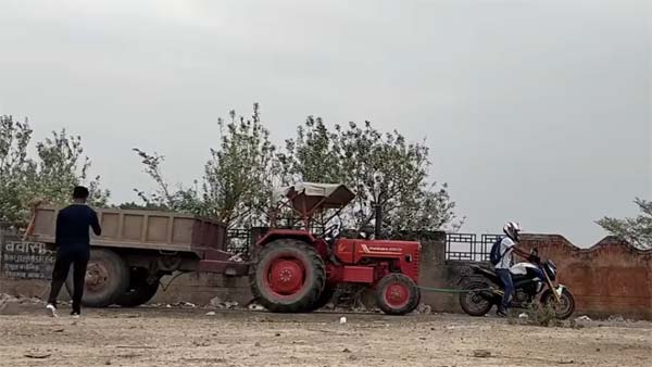 2300 ಕೆಜಿ ತೂಕದ ಮಹೀಂದ್ರಾ ಟ್ರಾಕ್ಟರ್ ಅನ್ನು ಸಲೀಸಾಗಿ ಎಳೆದ ಡೋಮಿನಾರ್ 400...