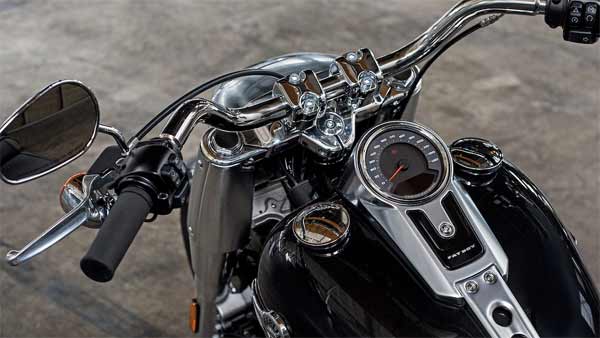 ಟರ್ಮಿನೇಟರ್ 2 ಸಿನಿಮಾದಲ್ಲಿ ಬಳಸಿದ ಹಾರ್ಲೆ ಡೇವಿಡ್‍‍ಸನ್ ಫ್ಯಾಟ್ ಬಾಯ್ ಬೈಕ್ ಎಷ್ಟು ಕೋಟಿಗೆ ಮಾರಾಟಗೊಂಡಿದೆ ಗೊತ್ತಾ..??