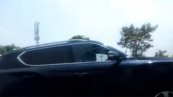 ಹೊಸ ಬಣ್ಣದಲ್ಲಿ ಕಾಣಿಸಿಕೊಂಡ ಮಹೀಂದ್ರಾ ಎಕ್ಸ್‌ಯುವಿ700 ಕಾರು..