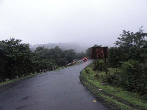 ಮಳೆಗಾಲದಲ್ಲಿ ಘಾಟ್ ರಸ್ತೆಯಲ್ಲಿ ಸುರಕ್ಷಿತ ಚಾಲನೆಗಾಗಿ ಅಮೂಲ್ಯ ಟಿಪ್ಸ್..