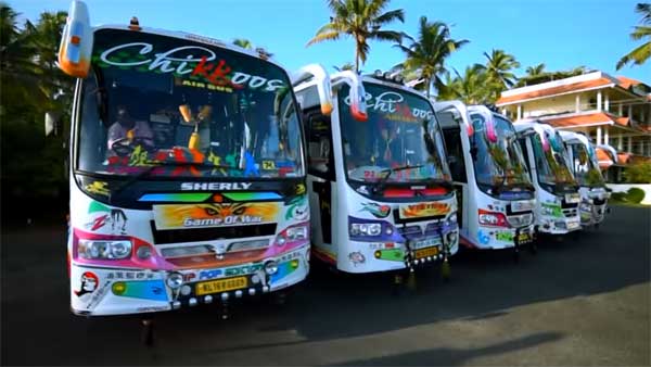 ಕೇರಳದ ಪ್ರೈವೇಟ್ ಬಸ್ ಸುತ್ತಾ ಪಾರ್ನ್ ಸ್ಟಾರ್‍‍ಗಳ ಚಿತ್ರ..!!