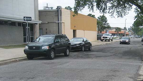 ಯಮ ಸ್ವರೂಪಿಯಾದ ರಸ್ತೆ ಗುಂಡಿಗಳು - ಜನಸಾಮಾನ್ಯರ ಜೀವಕ್ಕಿಲ್ಲವೇ ಬೆಲೆ.?