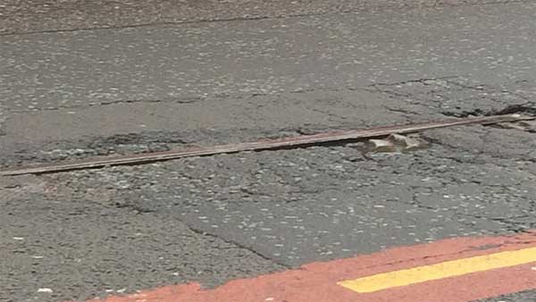 ಯಮ ಸ್ವರೂಪಿಯಾದ ರಸ್ತೆ ಗುಂಡಿಗಳು - ಜನಸಾಮಾನ್ಯರ ಜೀವಕ್ಕಿಲ್ಲವೇ ಬೆಲೆ.?