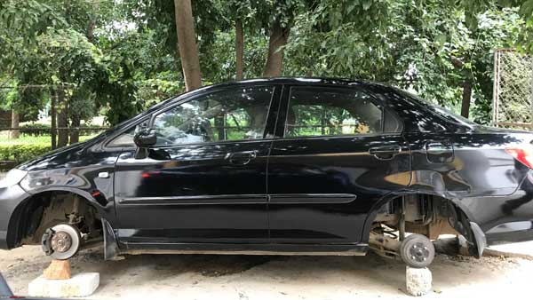 ಕಾರು ಮಾಲೀಕರೇ ಹುಷಾರ್- ವೀಲ್ಹ್‌ಗಳನ್ನು ಮಾತ್ರ ಕಳ್ಳತನ ಮಾಡ್ತಾರೆ ಈ ಖದೀಮರು... 