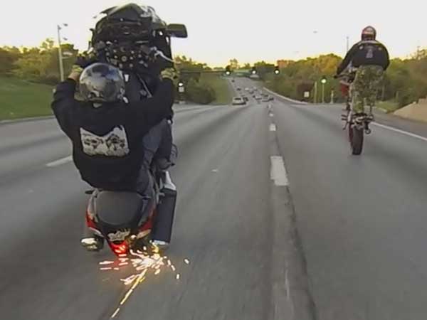 ಟ್ರಾಫಿಕ್ ಪೋಲಿಸ್‍ ಕಣ್ಣು ತಪ್ಪಿಸಲು ಮಾಡುವ 16 ಪ್ರವೃತ್ತಿಗಳು!