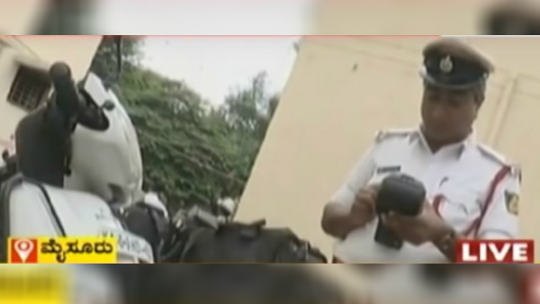 635 ಕೇಸ್‌ಗಳಿರುವ ಸ್ಕೂಟರಿನ ಕಥೆ ಕೇಳಿದ್ರೆ ನಿಮಗೆ ಶಾಕ್ ಆಗುತ್ತೆ.!