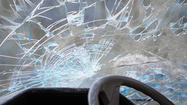 ನಿಮ್ಮ ಕಾರಿನ ವಿಂಡ್‍‍ಶೀಲ್ಡ್ ಬಿರುಕುಗೊಳ್ಳಲು ಪ್ರಮುಖ ಕಾರಣಗಳಿವು..