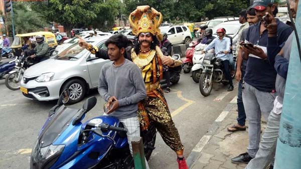 ಟ್ರಾಫಿಕ್​ ರೂಲ್ಸ್​ ಬ್ರೇಕ್​ ಮಾಡ್ತೀರಾ? ಹಾಗಾದ್ರೆ ಯಮರಾಜ ನಿಮ್ಮನ್ನು ಬಿಡಲಾರ..!