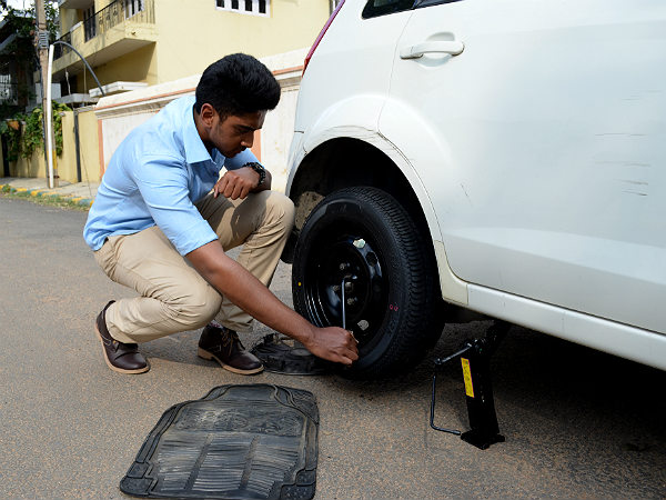 ರಸ್ತೆ ಮಧ್ಯೆ ಟೈರ್ ಪಂಚರ್; ತುರ್ತಾಗಿ ಏನು ಮಾಡಬೇಕು?