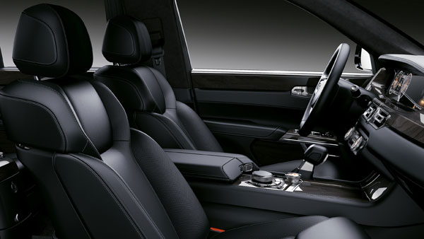 ರಷ್ಯಾದ ಕಂಪೆನಿಯೊಂದು ತಯಾರು ಮಾಡಿದ ರೋಲ್ಸ್ ರಾಯ್ಸ್ ಫ್ಯಾಂಟಮ್‍‍ನ ನಕಲು ಹೇಗಿದೆ ನೋಡಿ..