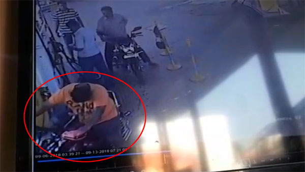 ಪೆಟ್ರೋಲ್ ಬಂಕ್‌ನಲ್ಲಿ ಹೊತ್ತಿ ಉರಿದ ಬೈಕ್- ಘಟನೆಗೆ ಅಸಲಿ ಕಾರಣ ಏನು?