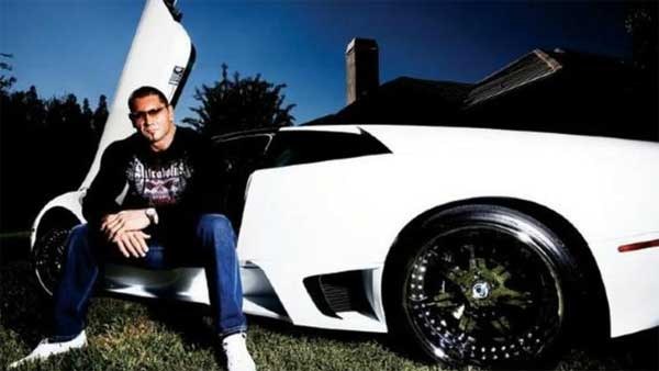 ರೀಲ್ ಲೈಫ್‍ ಸೂಪರ್ ಹೀರೊಗಳ ಕಾರು ಕಲೆಕ್ಷನ್ ಹೇಗಿದೆ ನೋಡಿ