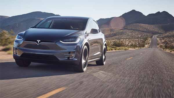 ಪ್ಲೇನ್ ಕ್ರಾಶ್‍ನಿಂದ ಇಬ್ಬರ ಜೀವ ಉಳಿಸಿದ ಟೆಸ್ಲಾ ಕಾರು.!