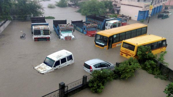 ಪ್ರವಾಹ ಸಂತ್ರಸ್ತರ ಪಾಲಿನ ಹೀರೋ ಆಗಿದ್ದ ಮೀನುಗಾರನಿಗೆ ಮಹೀಂದ್ರಾ ಕಡೆಯಿಂದ ಭರ್ಜರಿ ಉಡುಗೊರೆ
