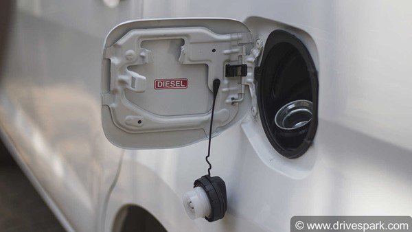 ಕಾರುಗಳಿಗೆ ಹೊಲೊಗ್ರಾಮ್ ಸ್ಟಿಕರ್ ಕಡ್ಡಾಯವಂತೆ- ಯಾತಕ್ಕಾಗಿ ಈ ಹೊಸ ನಿಯಮ ಜಾರಿ? 