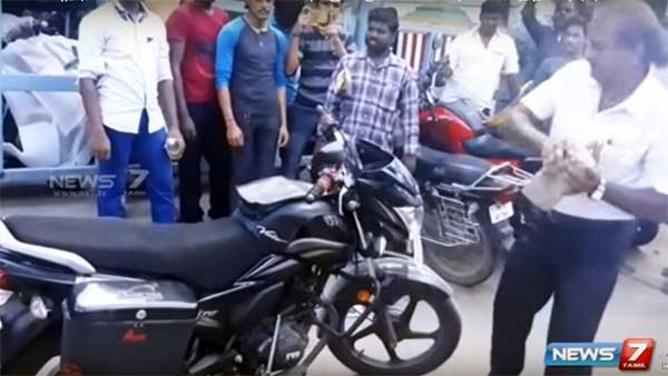 ಶೋರಂನವರು ಮಾಡಿದ ಮಹಾ ಮೋಸಕ್ಕೆ ನೊಂದ ಬೈಕ್ ಸವಾರ ಮಾಡಿದ್ದೇನು ಗೊತ್ತಾ.?