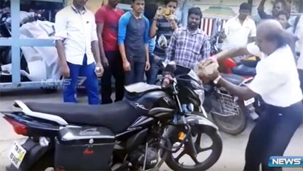 ಶೋರಂನವರು ಮಾಡಿದ ಮಹಾ ಮೋಸಕ್ಕೆ ನೊಂದ ಬೈಕ್ ಸವಾರ ಮಾಡಿದ್ದೇನು ಗೊತ್ತಾ.?