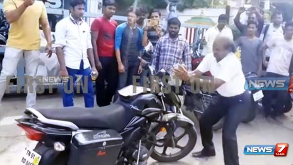 ಗ್ರಾಹಕರೇ ಎಚ್ಚರ - ಬೈಕ್ ಸರ್ವೀಸ್‍ಗೆ ನೀಡಿದಾಗ ನಿಮಗೂ ಹೀಗೆ ಆಗಬಹುದು..!