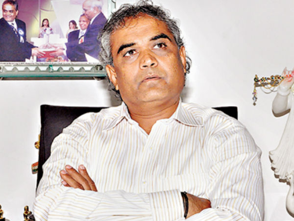 ದೀಪಾವಳಿ ಹಬ್ಬಕ್ಕಾಗಿ ಉದ್ಯೋಗಿಗಳಿಗೆ 1600 ಕಾರುಗಳನ್ನು ಗಿಫ್ಟ್ ನೀಡಿದ ಉದ್ಯಮಿ..!