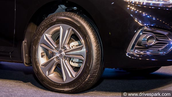 ವೆರ್ನಾ ಕಾರಿನ ಮತ್ತೆರಡು ಹೊಸ ವೆರಿಯೆಂಟ್‌ಗಳಲ್ಲಿ ಆಟೋಮ್ಯಾಟಿಕ್ ಗೇರ್‌ಬಾಕ್ಸ್ ಸೌಲಭ್ಯ 