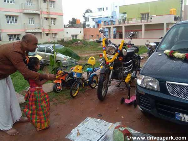 ನಾಡಿನಾದ್ಯಂತ ಆಯುಧ ಪೂಜೆ ಸಡಗರ- ವಾಹನಗಳ ಪೂಜೆಯ ಹಿಂದಿನ ವಿಶೇಷತೆ ಏನು?