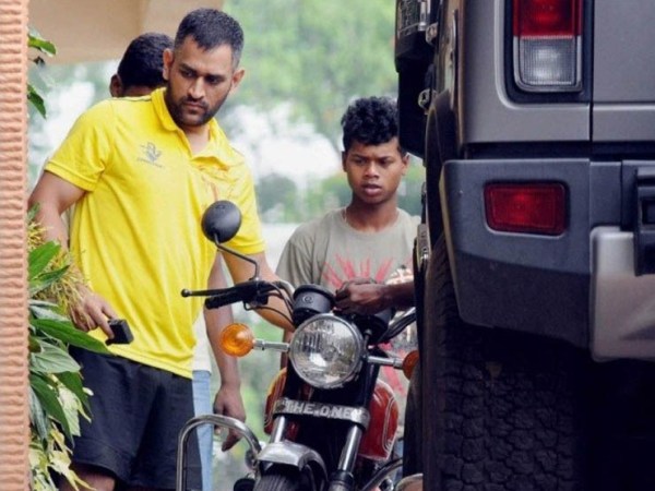 ಎಂ.ಎಸ್ ಧೋನಿಯವರ ಕಾರು ಮತ್ತು ಬೈಕ್ ಕಲೆಕ್ಷನ್ ಹೇಗಿದೆ ಗೊತ್ತಾ.?