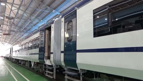 ಗಂಟೆಗೆ 160ಕಿ.ಮೀ ವೇಗದಲ್ಲಿ ಚಲಿಸುತ್ತೆ ಈ ಮೇಡ್ ಇನ್ ಇಂಡಿಯಾ ಬುಲೆಟ್ ಟ್ರೈನ್