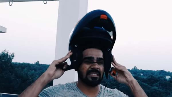 ಹೋಂಡಾ ಆಕ್ಟೀವಾ ಸ್ಕೂಟರ್‌ಗಿಂತಲೂ ದುಬಾರಿ ಈ ಹೆಲ್ಮೆಟ್ ಬೆಲೆ..!