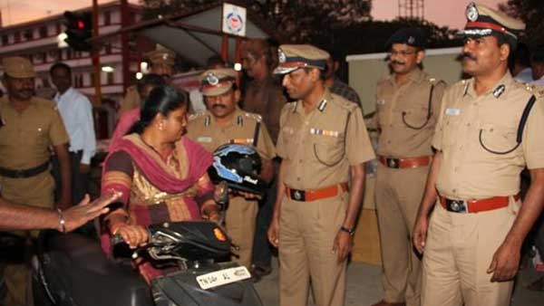 ಟ್ರಾಫಿಕ್ ಪೊಲೀಸರ ಕ್ರಮ ವಿರೋಧಿಸಿ ಯುವಕ ಮಾಡಿದ ಹಚ್ಚಾಟಕ್ಕೆ ಬೆಚ್ಚಿದ ಜನ..! 