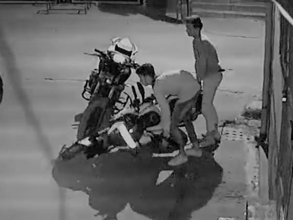 ಬರೋಬ್ಬರಿ 18 ವಾಹನಗಳಿಗೆ ಬೆಂಕಿ ಇಟ್ಟು ದೀಪಾವಳಿ ಆಚರಿಸಿದ ಕುಡುಕ ಮಹಾಶಯ..!