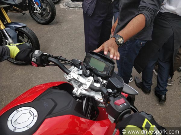 ಬಿಎಂಡಬ್ಲ್ಯು ಹೊಸ ಬೈಕ್ ಖರೀದಿ ವೇಳೆ ದೊಡ್ಮನೆ ಹುಡುಗನ ಈ ಕಾರ್ಯವನ್ನು ಮೆಚ್ಚಲೇಬೇಕು..!