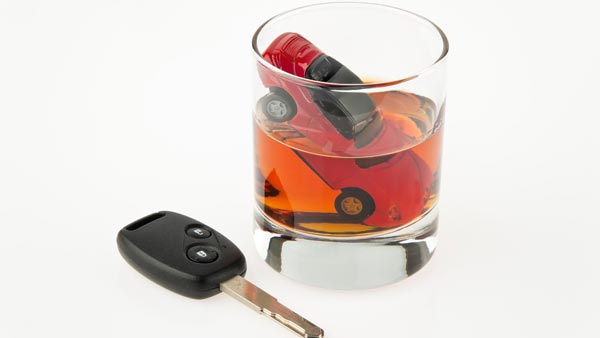 ಕುಡುಕ ಚಾಲಕನ ಅವಾಂತರ- ರಕ್ಷಣೆಗೆ ಹೋಗಿದ್ದ ವ್ಯಕ್ತಿ ಬಲಿ