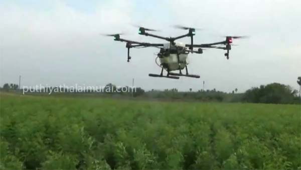 ಹೊಲದಲ್ಲಿ ರೈತರ ಶ್ರಮ ನೀಗಿಸಲು ಹೊಸ ಟೆಕ್‍ನಿಕ್ ಕಂಡುಹಿಡಿದ ಇಂಜಿನಿಯರ್‍‍‍ಗಳು