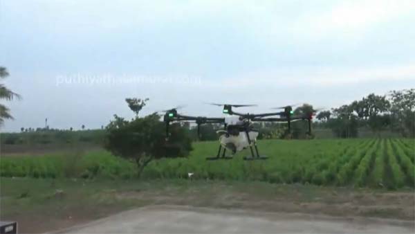 ಹೊಲದಲ್ಲಿ ರೈತರ ಶ್ರಮ ನೀಗಿಸಲು ಹೊಸ ಟೆಕ್‍ನಿಕ್ ಕಂಡುಹಿಡಿದ ಇಂಜಿನಿಯರ್‍‍‍ಗಳು