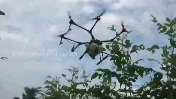 ಹೊಲದಲ್ಲಿ ರೈತರ ಶ್ರಮ ನೀಗಿಸಲು ಹೊಸ ಟೆಕ್‍ನಿಕ್ ಕಂಡುಹಿಡಿದ ಇಂಜಿನಿಯರ್‍‍‍ಗಳು