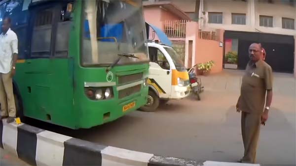 ಒನ್ ವೇನಲ್ಲಿ ಬಂದ ಬಿಎಂಟಿಸಿ ಬಸ್ ಚಾಲಕನಿಗೆ ಸರಿಯಾಗಿಯೇ ಪಾಠ ಕಲಿಸಿದ ಬೈಕ್ ಸವಾರ..! 