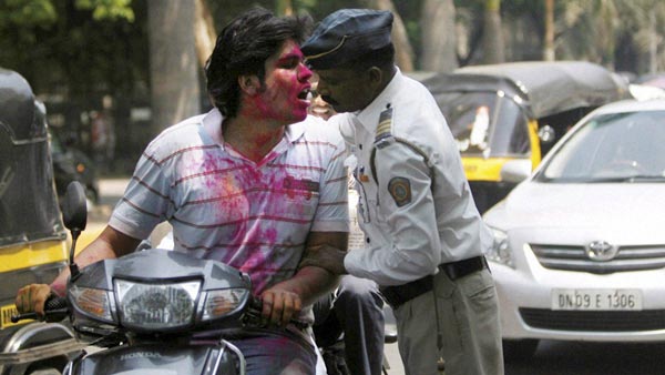 ಕುಡಿದು ಚಾಲನೆ ಮಾಡುತ್ತಿದ್ದ ಬೆಂಝ್ ಕಾರು ಮಾಲೀಕನ ಮೇಲೆ ಎಫ್ಐಆರ್