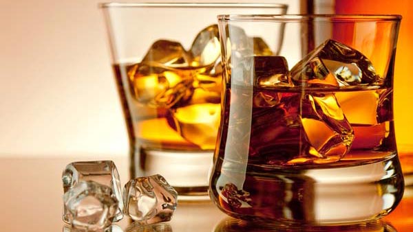 ಕುಡಿದು ಚಾಲನೆ ಮಾಡುತ್ತಿದ್ದ ಬೆಂಝ್ ಕಾರು ಮಾಲೀಕನ ಮೇಲೆ ಎಫ್ಐಆರ್