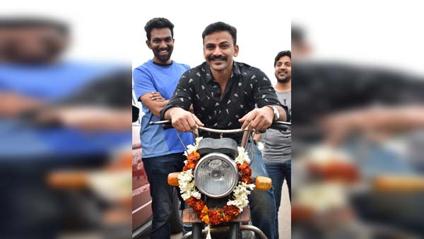 ಹೊಸ ಕಾರು ಖರೀದಿ ಸಂಭ್ರಮದಲ್ಲಿ ಅಪ್ಪ ಕೊಡಿಸಿದ ಗಿಫ್ಟ್ ನೆನೆದ ನಟ ಧನಂಜಯ್..!