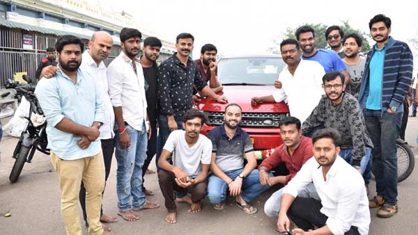 ಹೊಸ ಕಾರು ಖರೀದಿ ಸಂಭ್ರಮದಲ್ಲಿ ಅಪ್ಪ ಕೊಡಿಸಿದ ಗಿಫ್ಟ್ ನೆನೆದ ನಟ ಧನಂಜಯ್..!