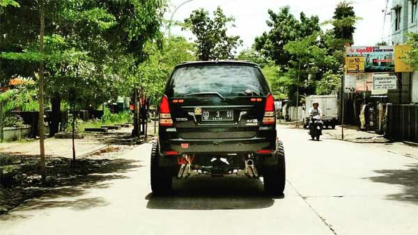 ಮಾಡಿಫೈ ಟೊಯೊಟಾ ಇನೋವಾ ಕಾರಿನ ಮುಂದೆ ಫಾರ್ಚೂನರ್ ಕೂಡಾ ಬಚ್ಚಾ..!